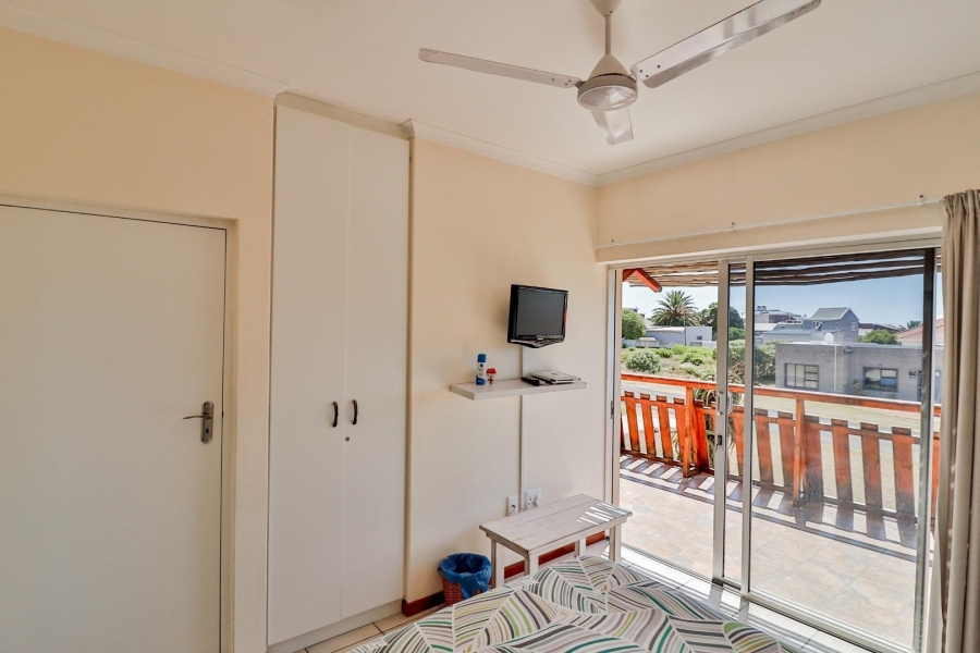 6 Bedroom Property for Sale in De Kelders Western Cape